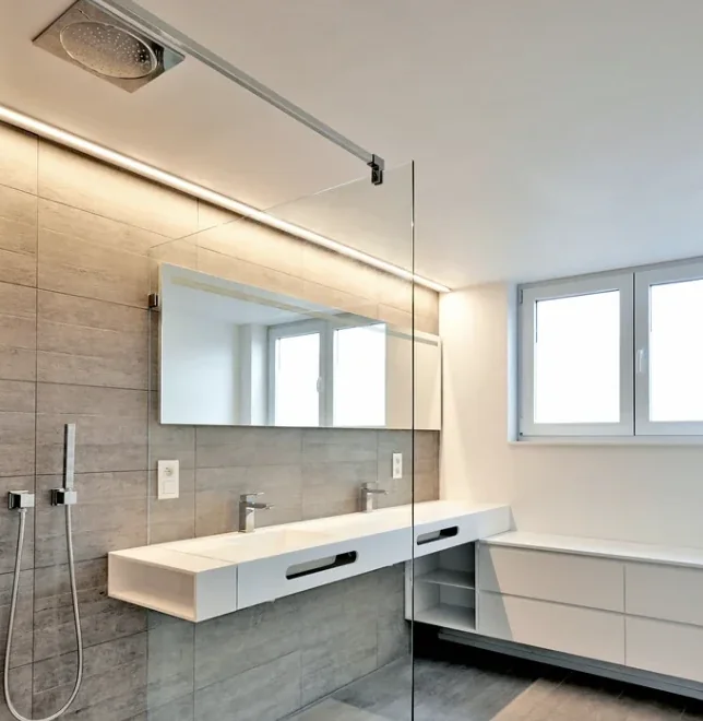 Modern renoviertes Badezimmer